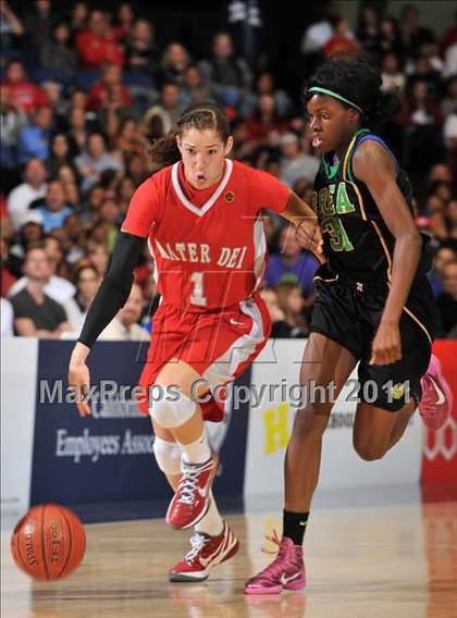 Thumbnail 3 in Brea Olinda vs. Mater Dei (CIF SS 1AA Final) photogallery.