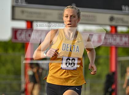 Thumbnail 2 in IHSAA Regional 5 (1600 Meter)  photogallery.