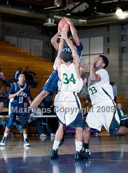 Thumbnail 3 in Chino Hills vs. Eisenhower (Inland Empire Invitational) photogallery.