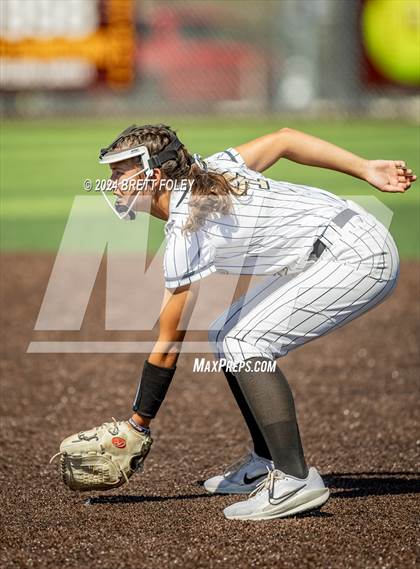 Thumbnail 2 in Lincoln Southeast vs. Kearney photogallery.