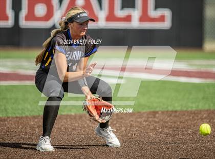 Thumbnail 1 in Lincoln Southeast vs. Kearney photogallery.