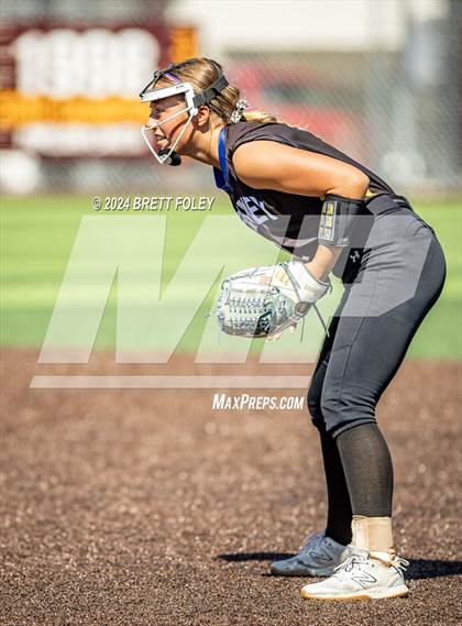 Thumbnail 1 in Lincoln Southeast vs. Kearney photogallery.