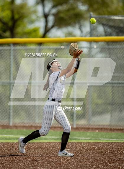 Thumbnail 1 in Lincoln Southeast vs. Kearney photogallery.