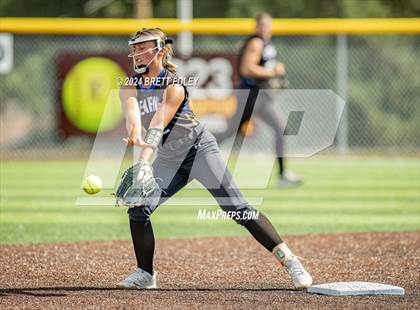 Thumbnail 3 in Lincoln Southeast vs. Kearney photogallery.