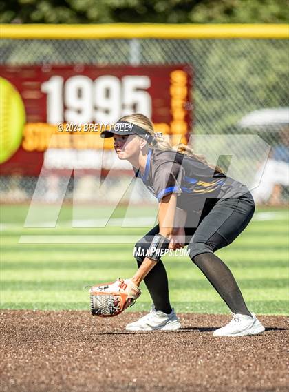 Thumbnail 1 in Lincoln Southeast vs. Kearney photogallery.