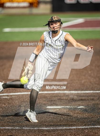Thumbnail 2 in Lincoln Southeast vs. Kearney photogallery.