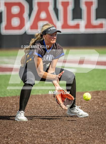 Thumbnail 2 in Lincoln Southeast vs. Kearney photogallery.