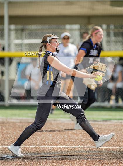 Thumbnail 2 in Lincoln Southeast vs. Kearney photogallery.