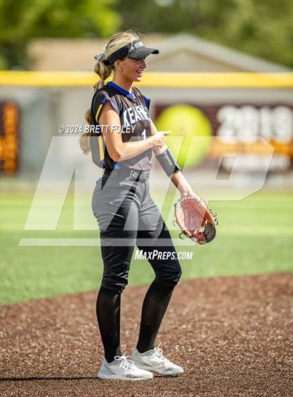 Thumbnail 1 in Lincoln Southeast vs. Kearney photogallery.