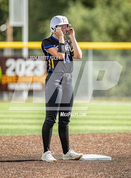 Thumbnail 3 in Lincoln Southeast vs. Kearney photogallery.