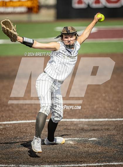 Thumbnail 1 in Lincoln Southeast vs. Kearney photogallery.