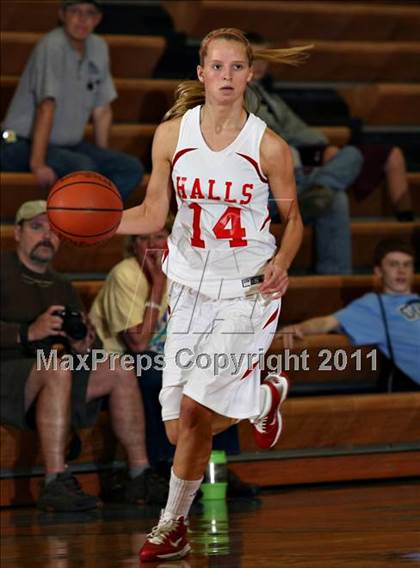 Thumbnail 2 in Halls vs Alcoa (Kroger Thanksgiving Classic) photogallery.
