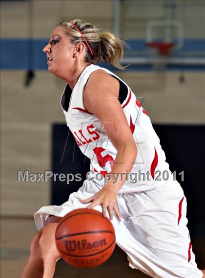Thumbnail 3 in Halls vs Alcoa (Kroger Thanksgiving Classic) photogallery.