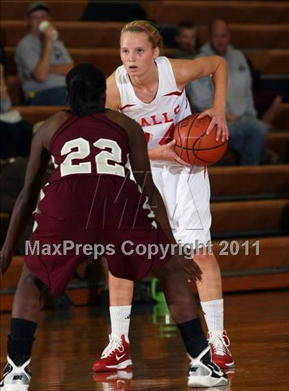 Thumbnail 1 in Halls vs Alcoa (Kroger Thanksgiving Classic) photogallery.