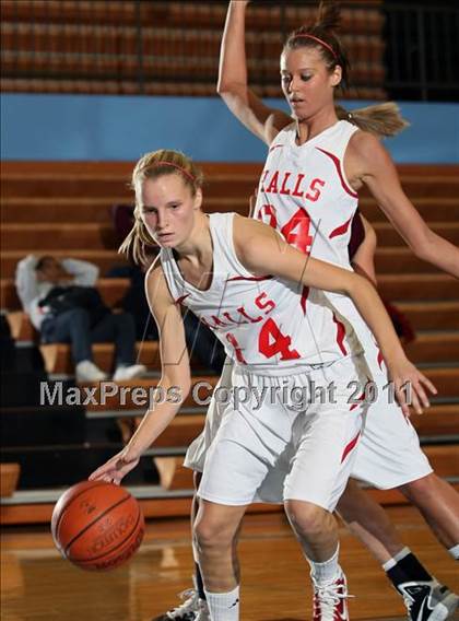 Thumbnail 1 in Halls vs Alcoa (Kroger Thanksgiving Classic) photogallery.