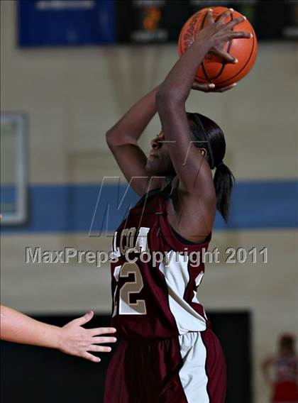 Thumbnail 1 in Halls vs Alcoa (Kroger Thanksgiving Classic) photogallery.