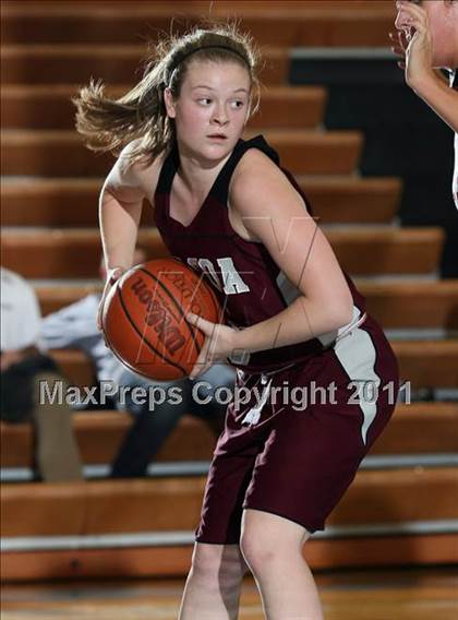 Thumbnail 3 in Halls vs Alcoa (Kroger Thanksgiving Classic) photogallery.