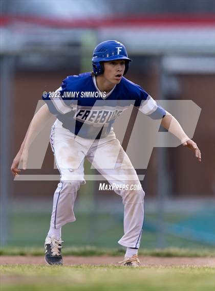 Thumbnail 1 in Freeburg @ Highland photogallery.