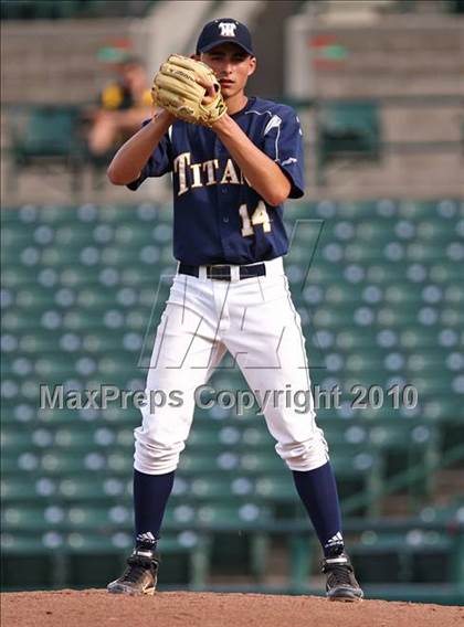 Thumbnail 3 in Webster Thomas vs. McQuaid Jesuit (Section 5 Class AA Final) photogallery.