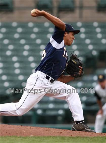 Thumbnail 3 in Webster Thomas vs. McQuaid Jesuit (Section 5 Class AA Final) photogallery.