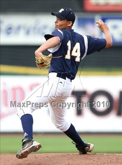 Thumbnail 2 in Webster Thomas vs. McQuaid Jesuit (Section 5 Class AA Final) photogallery.