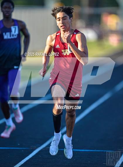 Thumbnail 2 in Dog Pound Invitational (400M) photogallery.
