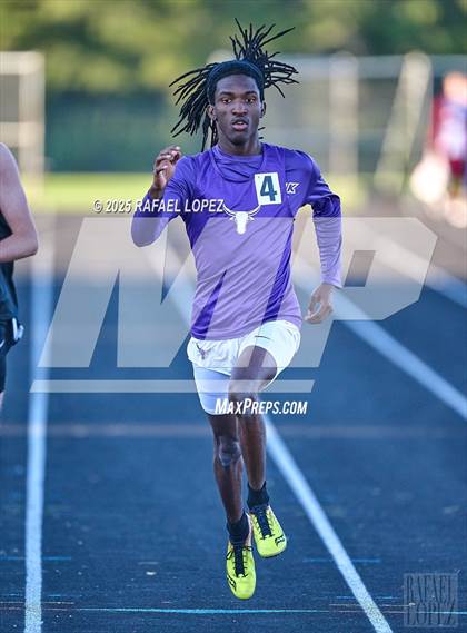 Thumbnail 1 in Dog Pound Invitational (400M) photogallery.