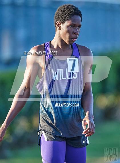 Thumbnail 1 in Dog Pound Invitational (400M) photogallery.