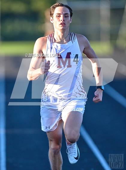 Thumbnail 1 in Dog Pound Invitational (400M) photogallery.