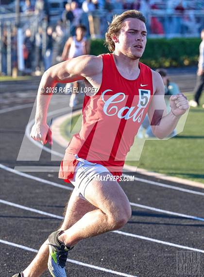 Thumbnail 2 in Dog Pound Invitational (400M) photogallery.