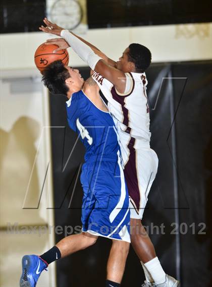 Thumbnail 1 in Chula Vista vs. Point Loma (Eagle Invitational) photogallery.
