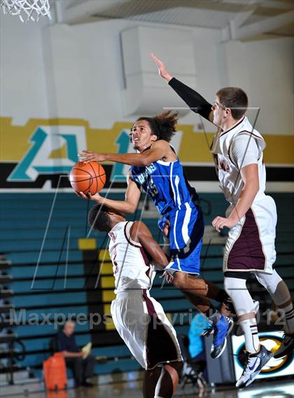 Thumbnail 1 in Chula Vista vs. Point Loma (Eagle Invitational) photogallery.