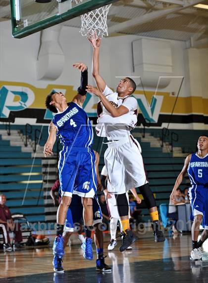 Thumbnail 3 in Chula Vista vs. Point Loma (Eagle Invitational) photogallery.