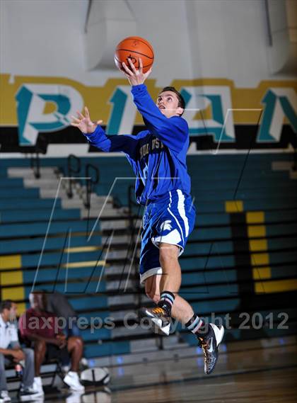 Thumbnail 3 in Chula Vista vs. Point Loma (Eagle Invitational) photogallery.
