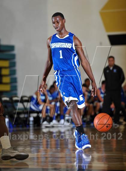 Thumbnail 2 in Chula Vista vs. Point Loma (Eagle Invitational) photogallery.