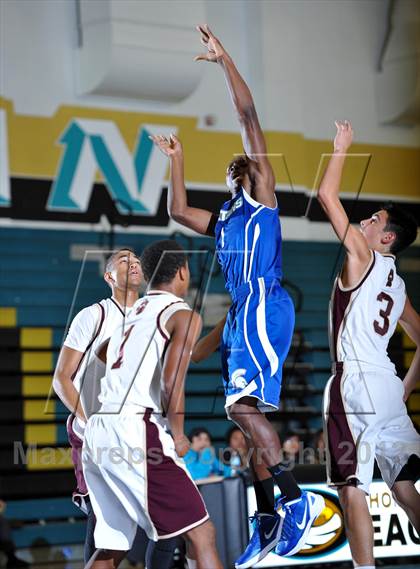 Thumbnail 3 in Chula Vista vs. Point Loma (Eagle Invitational) photogallery.