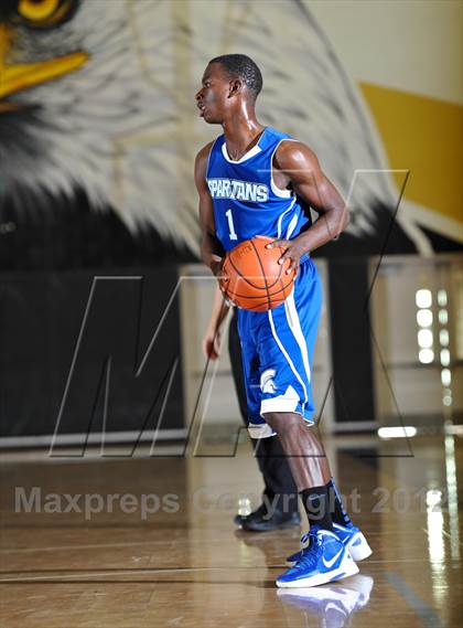 Thumbnail 2 in Chula Vista vs. Point Loma (Eagle Invitational) photogallery.