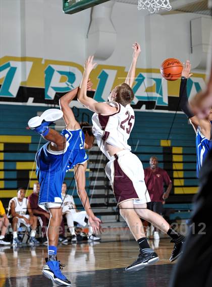 Thumbnail 1 in Chula Vista vs. Point Loma (Eagle Invitational) photogallery.