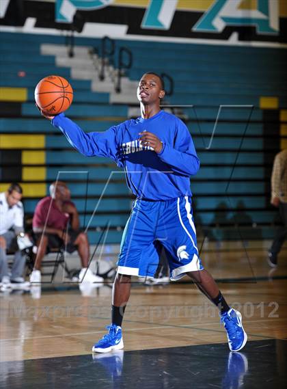 Thumbnail 1 in Chula Vista vs. Point Loma (Eagle Invitational) photogallery.