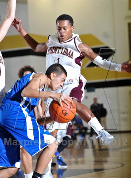 Thumbnail 1 in Chula Vista vs. Point Loma (Eagle Invitational) photogallery.