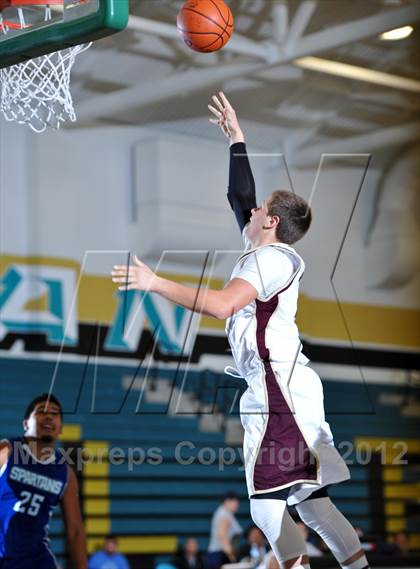 Thumbnail 2 in Chula Vista vs. Point Loma (Eagle Invitational) photogallery.