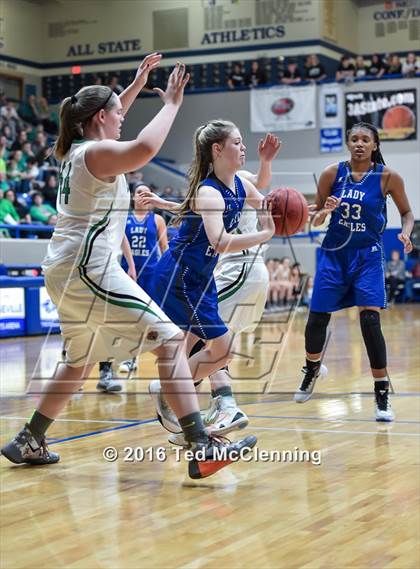 Thumbnail 2 in Valley Springs vs. Paris (AAA 3A State Playoff) photogallery.