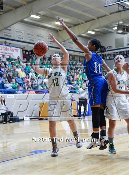 Thumbnail 3 in Valley Springs vs. Paris (AAA 3A State Playoff) photogallery.