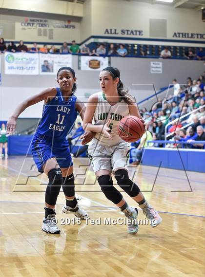 Thumbnail 2 in Valley Springs vs. Paris (AAA 3A State Playoff) photogallery.