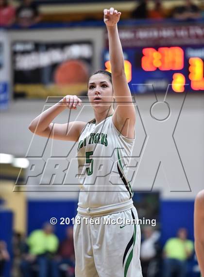 Thumbnail 1 in Valley Springs vs. Paris (AAA 3A State Playoff) photogallery.