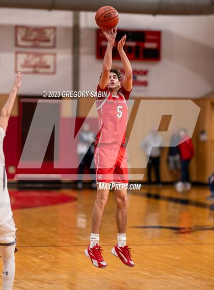 Thumbnail 2 in St. Andrew's vs Darrow (St. Andrews Holiday Classic) photogallery.
