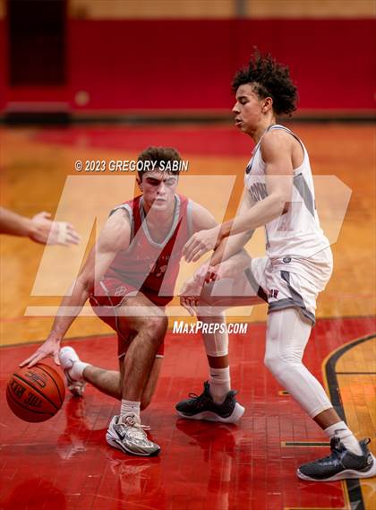Thumbnail 2 in St. Andrew's vs Darrow (St. Andrews Holiday Classic) photogallery.