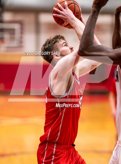 Thumbnail 2 in St. Andrew's vs Darrow (St. Andrews Holiday Classic) photogallery.