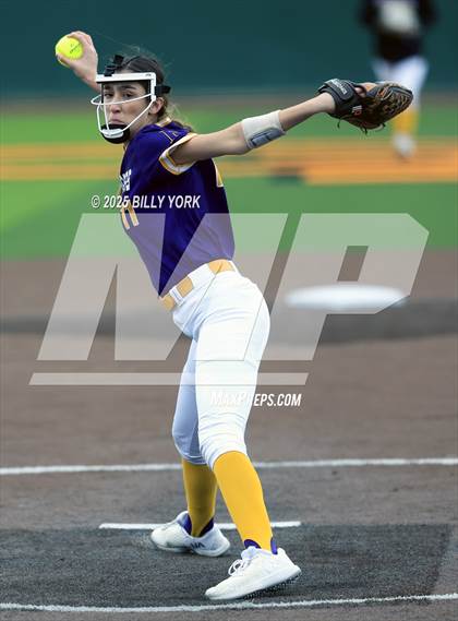 Thumbnail 3 in Farmersville vs Winnsboro photogallery.