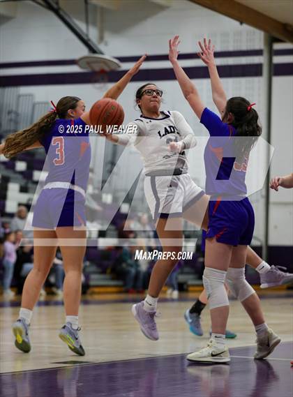 Thumbnail 1 in Selinsgrove vs. Shamokin Area (PIAA District 4 Class 4A Quarterfinal) photogallery.